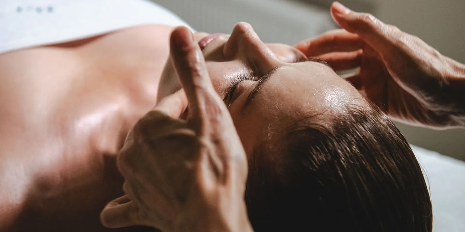 Противоотечный массаж лица для восстановления лимфодренажа и четкого овала