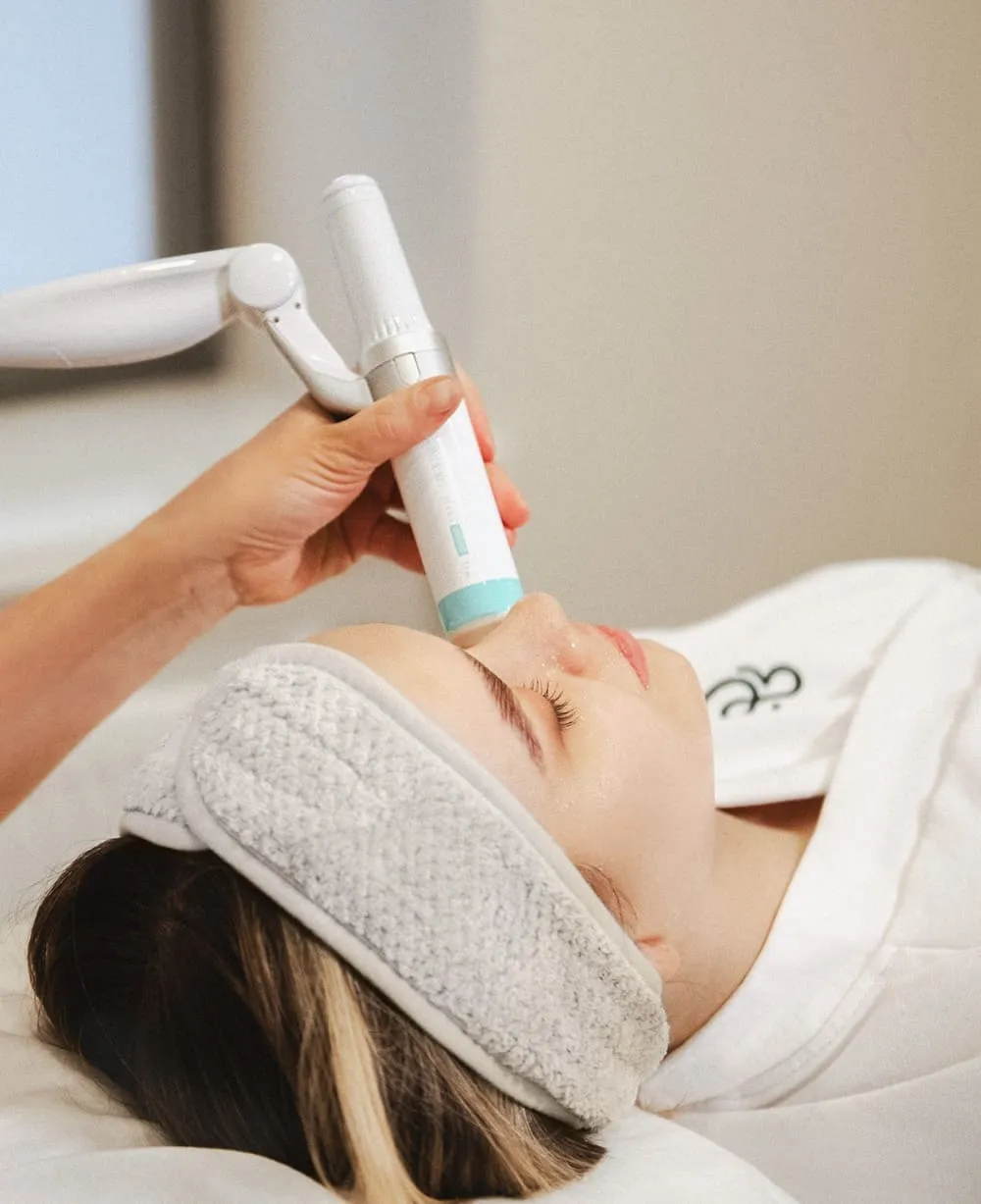 ТОП-5 процедур, чтобы сиять в новогоднюю ночь, от косметолога Ampermy для журнала «Красота и здоровье»