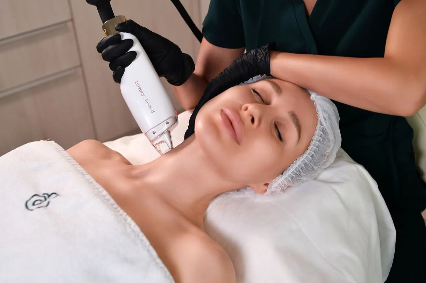 LaseMD: Лицо и шея с использованием сыворотки