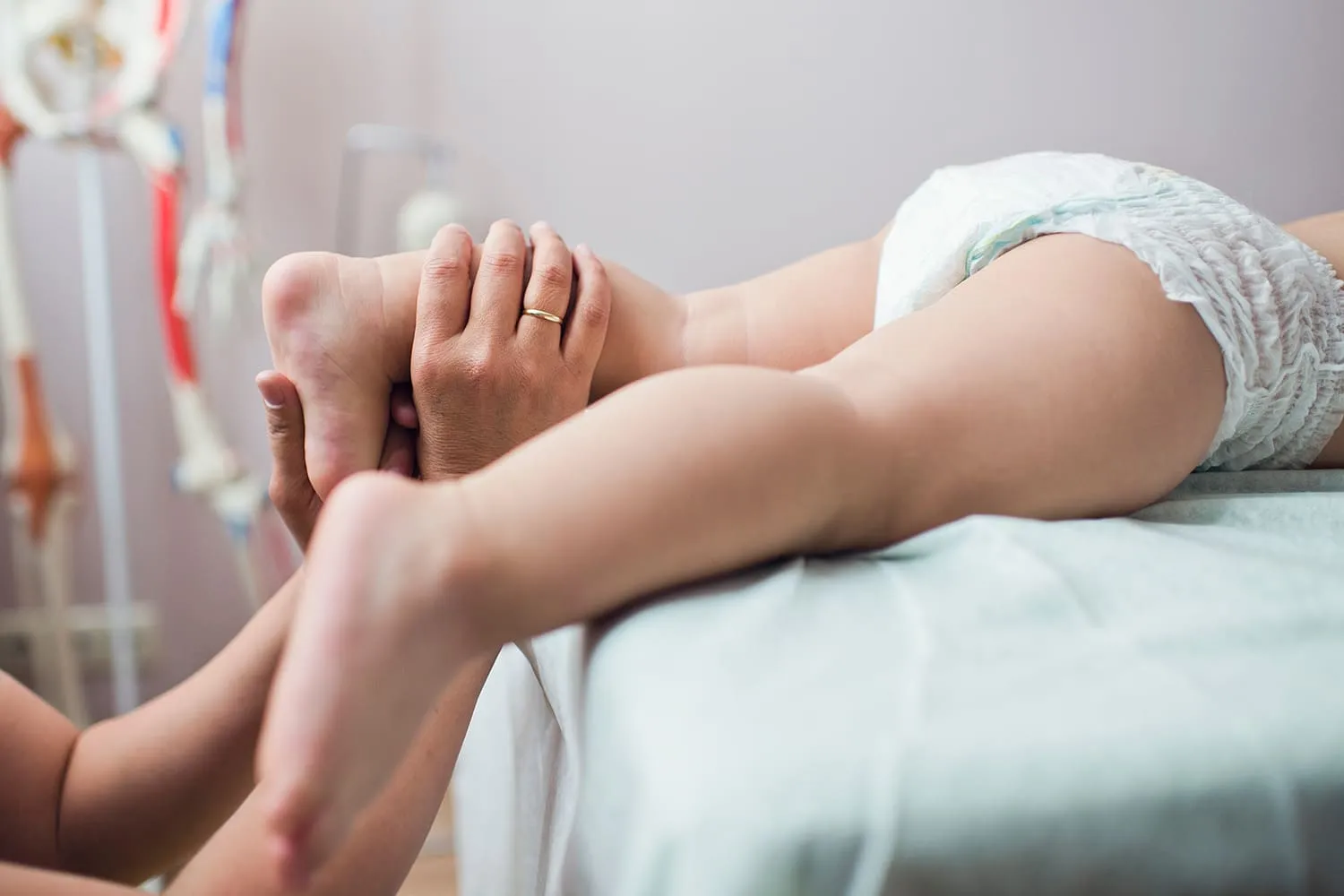 картинка Детский остеопат для новорожденных: помощь, которая нужна с первых дней Ampermy.ru в России 