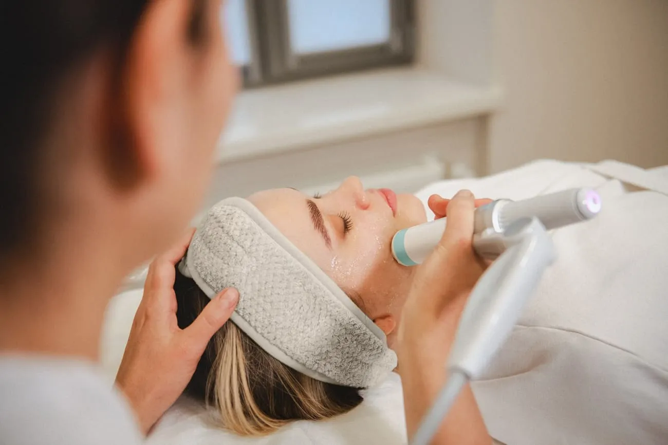 ТОП-5 процедур, чтобы сиять в новогоднюю ночь, от косметолога Ampermy для журнала «Красота и здоровье»