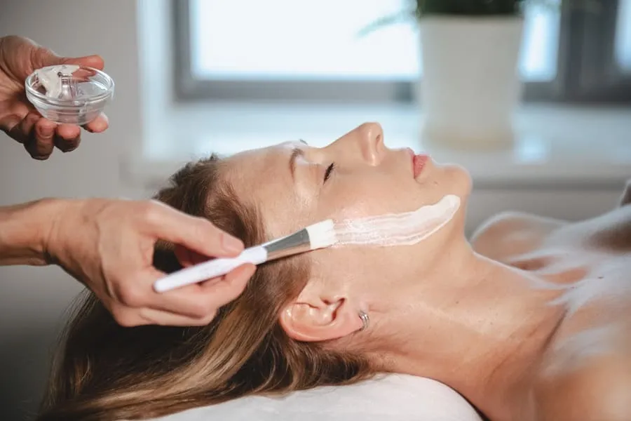 Омолаживающий пилинг RetinoLift с косметикой MediDerma