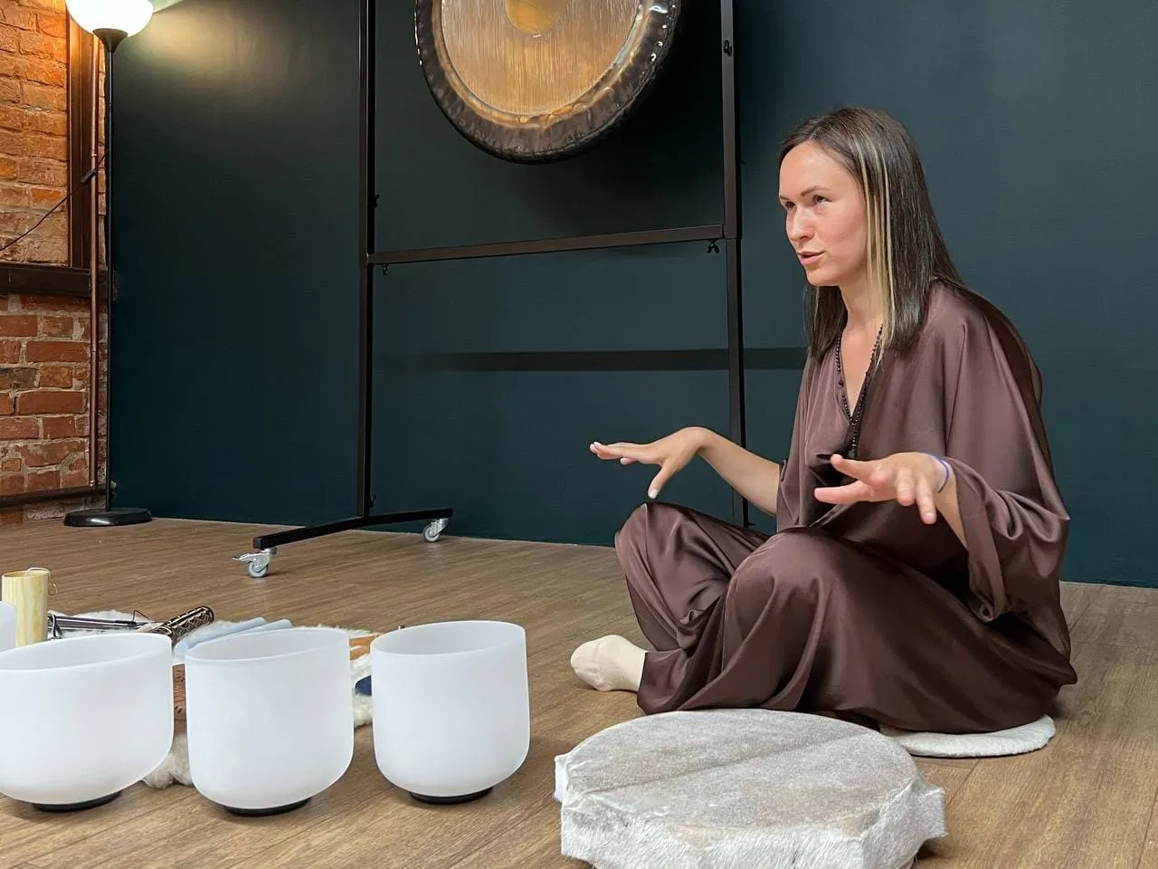 Виктория Емельянова, гонг