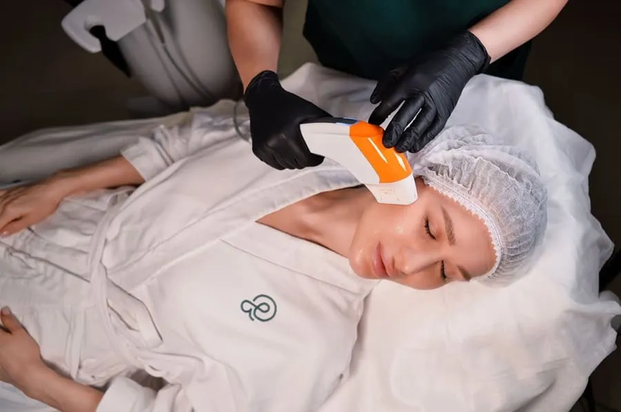 SMAS-лифтинг: Лицо и шея - 800 линий