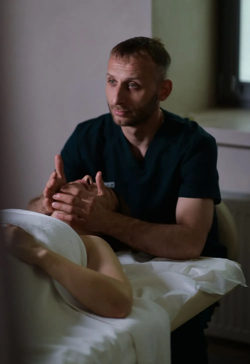 Эксперт Ampermy для Psychologies: Как стресс отражается в теле и какие сигналы нельзя игнорировать