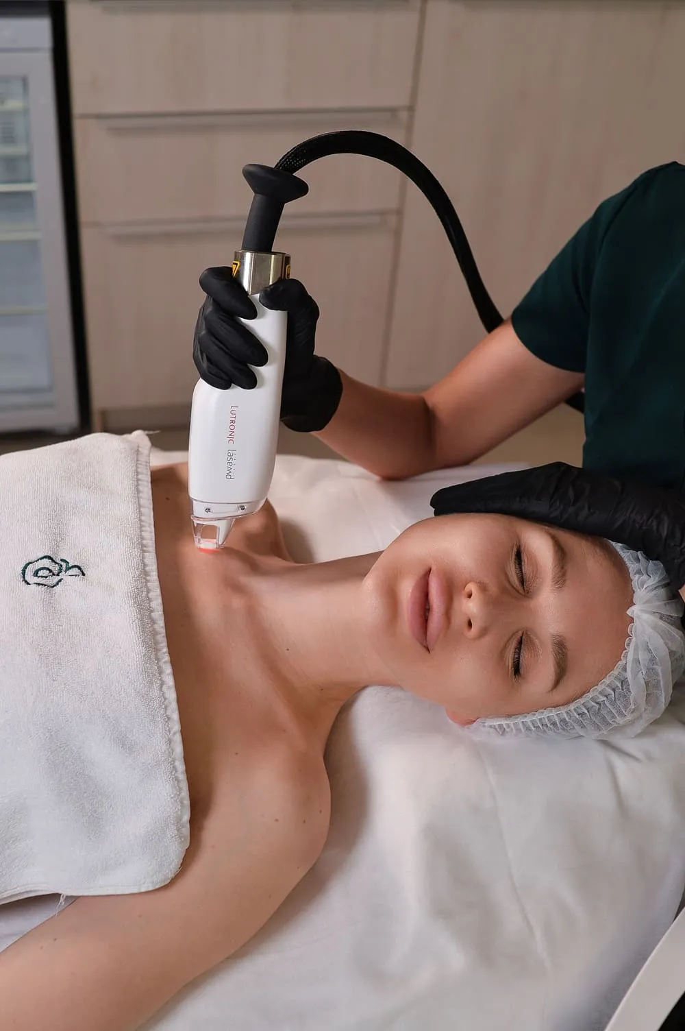 Как освежить кожу без инъекций и реабилитации? — специалист Ampermy для BLUEPRINT