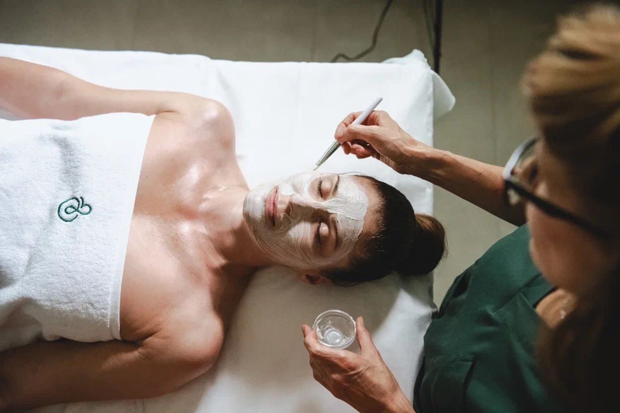 Эксперт Ampermy для «Известий»: Возрастная маркировка на косметике — просто маркетинговый ход