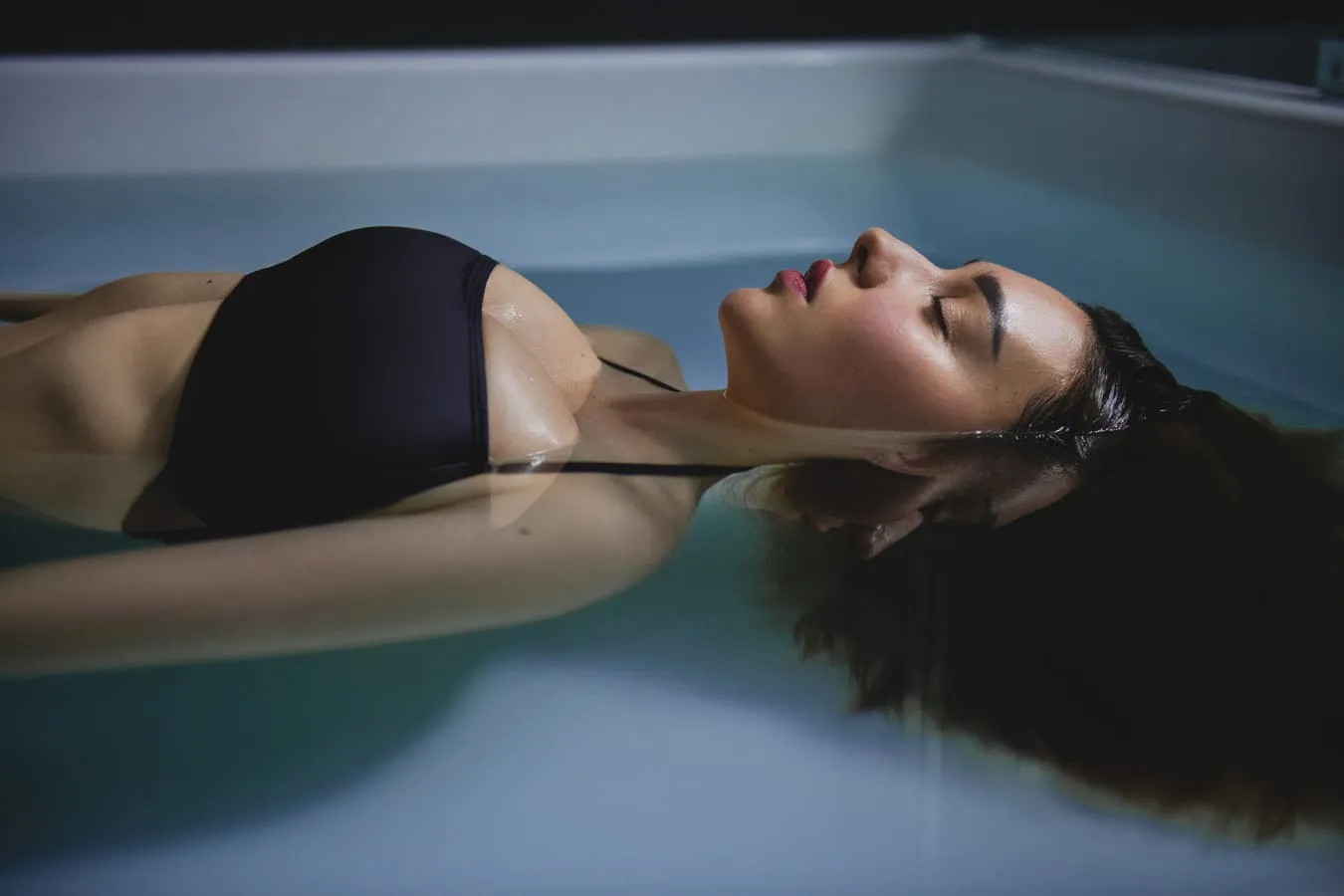 Полный Релакс. Сеанс флоатинга с массажем тела и лица (60+60+30 минут)