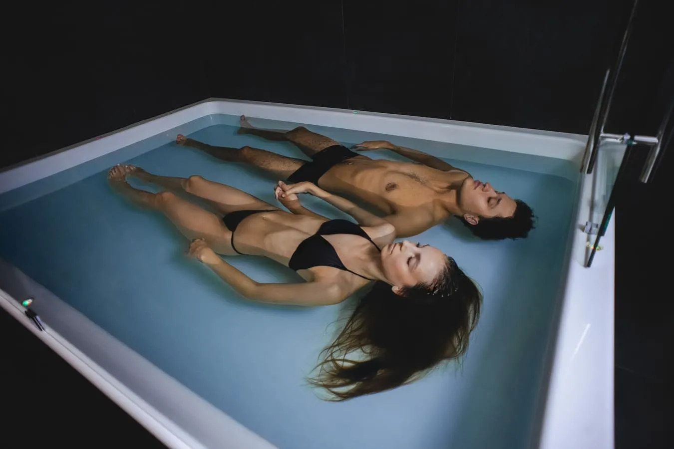 Для пар (флоатинг вдвоем) — отличная идеея для свидания.